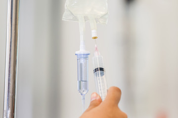¿Cuáles son los usos de una bomba de infusión?